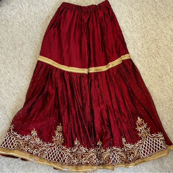Red and Gold Gharara - Picture 4 of 14